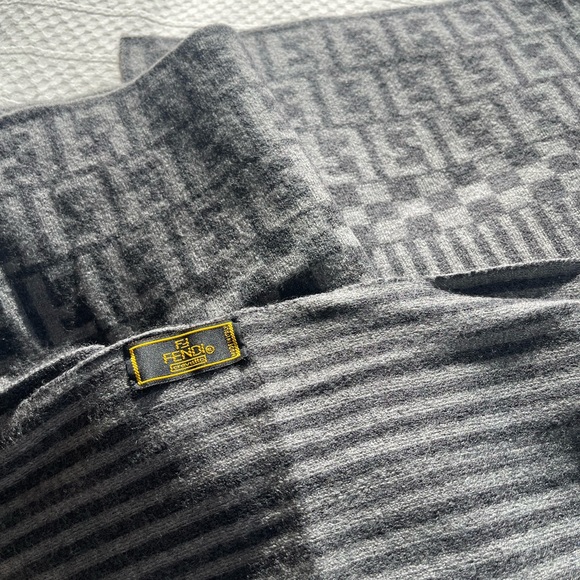 Vintage Fendi Grey and Black Scarf - Picture 6 of 6